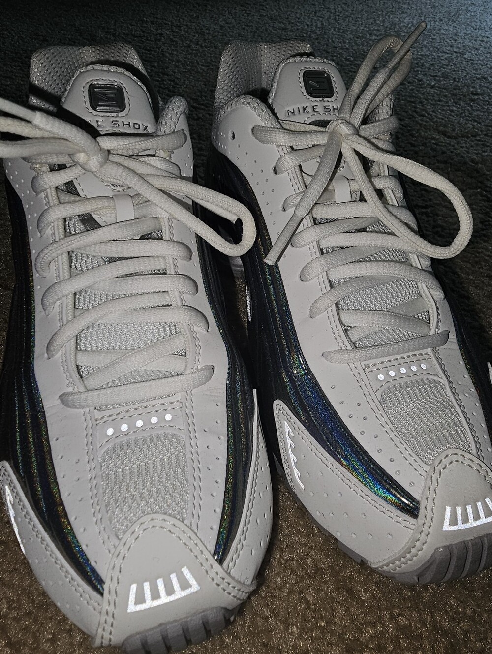 Nike Shox R4 Women's Sneakers Light Bone Iridescent Oil Slick | Excellent Condit